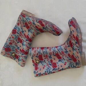 NWOT Matilda Jane Women's All Is Wellie Pull-on Floral Frenzy Rain Boots Size 9